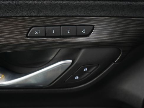 Used 2024 GMC Terrain SLT image 23