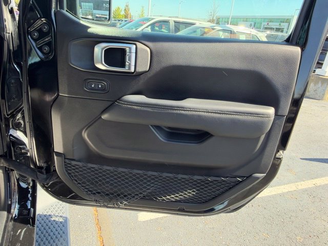 Used 2019 Jeep Wrangler Unlimited Sahara w/ Uconnect 4C Nav & Sound Group AWD/4WD image 34