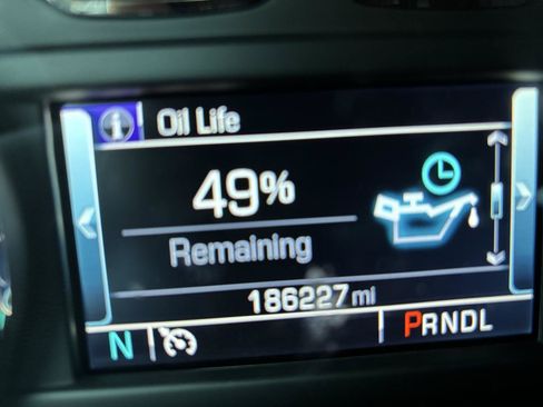Used 2019 Chevrolet Suburban LT RWD image 18