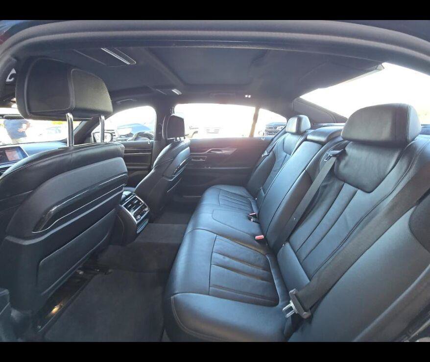 Used 2019 BMW 740i xDrive w/ M Sport Package AWD/4WD image 7