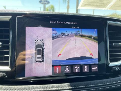 Used 2021 Chrysler Pacifica Touring-L w/ Uconnect Theater Family Group FWD image 15