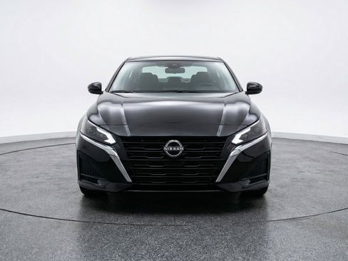 Used 2025 Nissan Altima 2.5 SV image 2