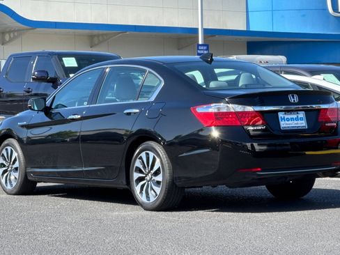 Used 2015 Honda Accord Hybrid Sedan image 3