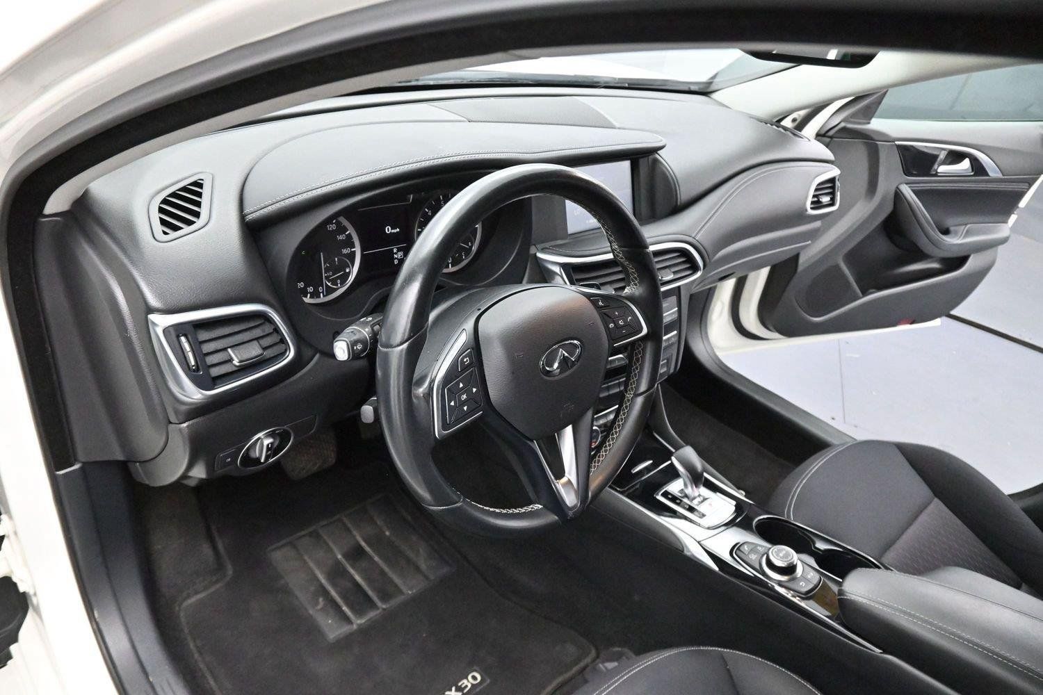 Used 2018 INFINITI QX30 FWD image 13