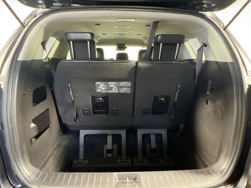 Used 2023 Kia Carnival LX FWD image 34