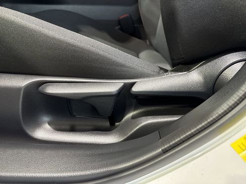 Certified 2025 Toyota Prius Plug-In Hybrid image 12