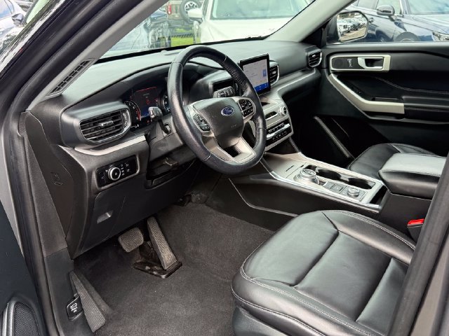 Used 2023 Ford Explorer XLT w/ Equipment Group 202A AWD/4WD image 18