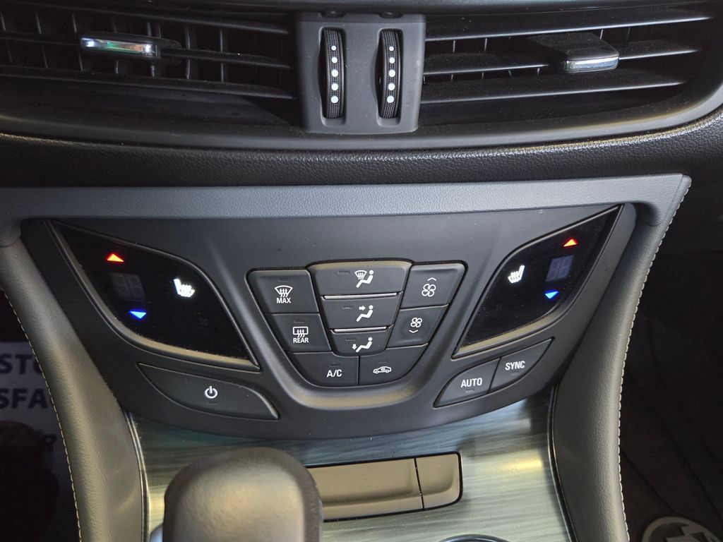 Used 2019 Buick Envision Essence FWD image 41