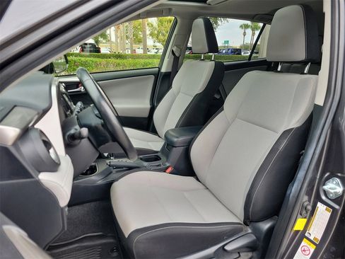 Used 2018 Toyota RAV4 XLE image 17