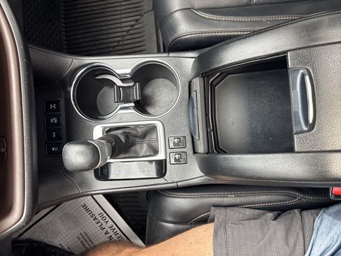 Used 2018 Toyota Highlander XLE AWD/4WD image 28