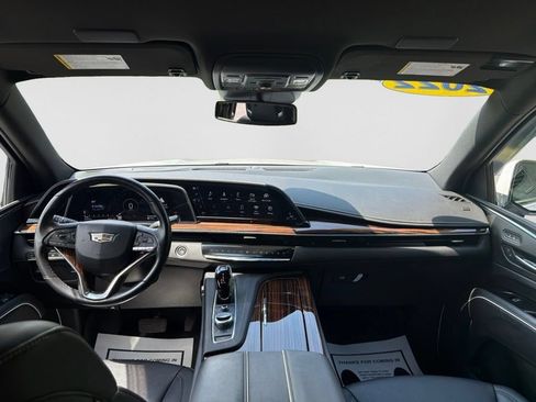 Used 2022 Cadillac Escalade Luxury AWD/4WD image 17