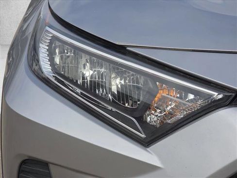 Used 2020 Toyota RAV4 XLE image 8