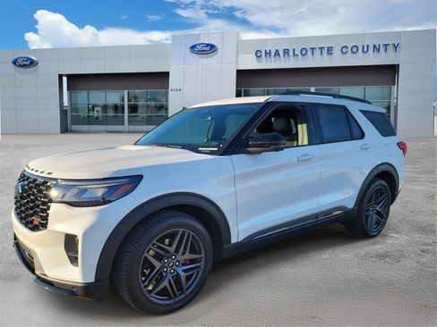 Used 2025 Ford Explorer ST AWD/4WD image 2