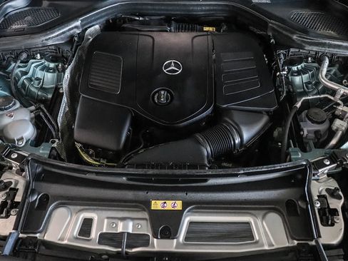 Used 2025 Mercedes-Benz GLC 300 4MATIC image 28
