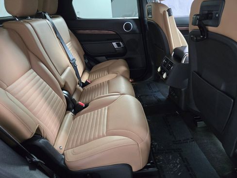 Used 2025 Land Rover Discovery Dynamic SE image 17