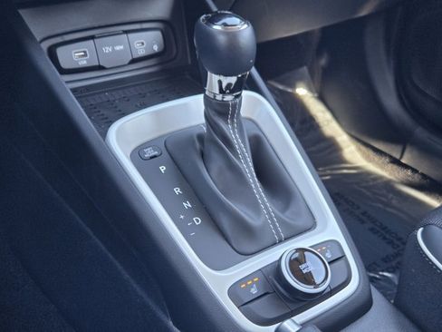 Certified 2025 Hyundai Venue Limited image 20