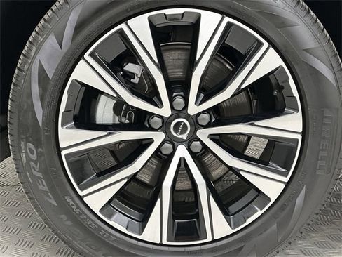 Certified 2025 Volvo XC60 B5 Plus image 10