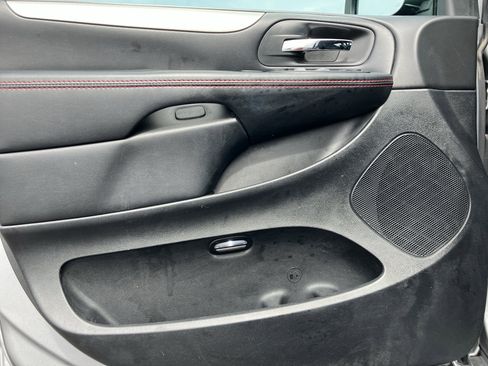 Used 2019 Dodge Grand Caravan GT w/ Safety Sphere Group FWD image 13
