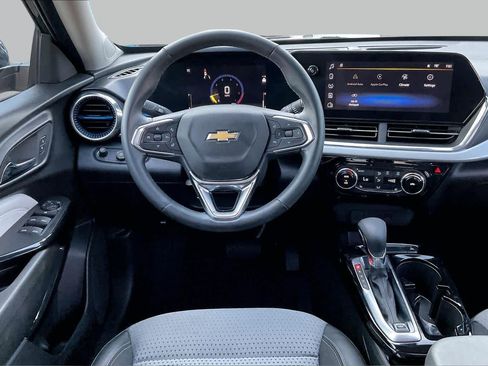 Used 2025 Chevrolet Trax LT w/ Driver Confidence Package FWD image 7