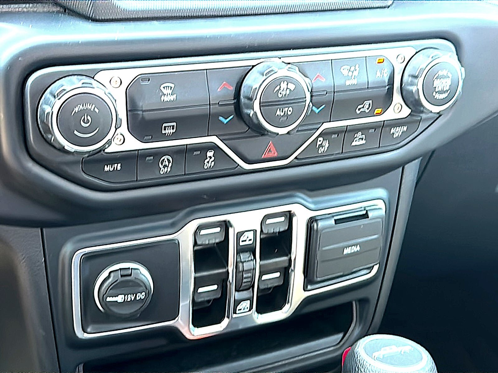 Used 2023 Jeep Gladiator Sport AWD/4WD image 34