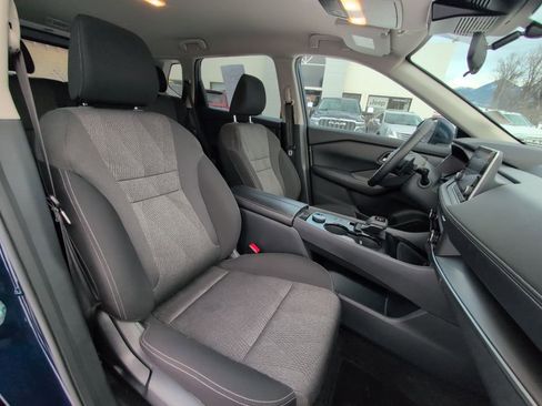 Used 2025 Nissan Rogue SV image 30