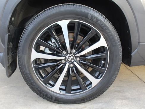 Used 2022 Toyota Highlander XSE image 9