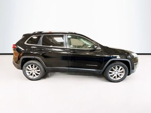 Used 2017 Jeep Cherokee Limited w/ Trailer Tow Group AWD/4WD image 5