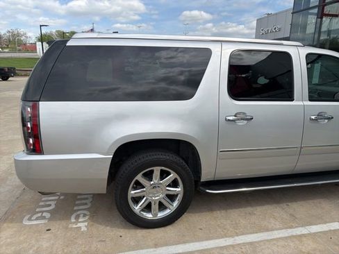 Used 2010 GMC Yukon XL Denali image 2