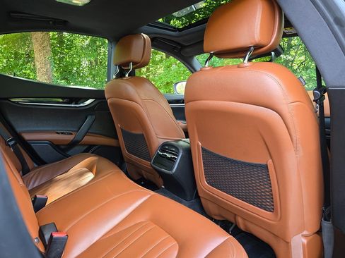 Used 2023 Maserati Ghibli Modena RWD image 19