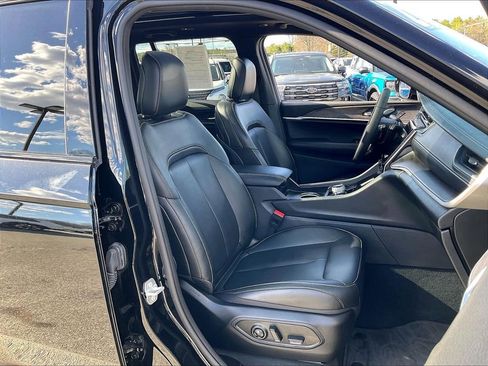 Used 2025 Jeep Grand Cherokee Limited w/ Black Appearance Package AWD/4WD image 10