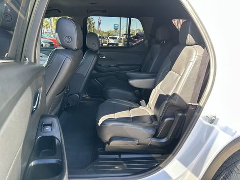 Used 2023 Chevrolet Traverse LT image 27