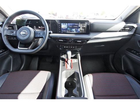 Certified 2025 Nissan Kicks SR FWD image 12