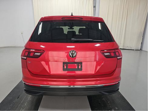 Used 2023 Volkswagen Tiguan SE w/ Panoramic Sunroof Package FWD image 5