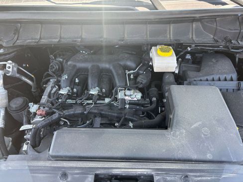 Used 2025 Nissan Pathfinder SV FWD image 34