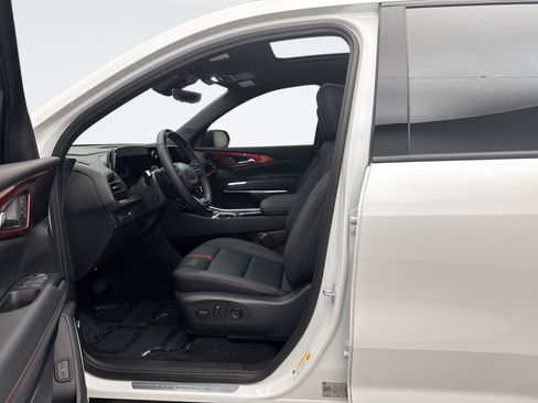 Used 2024 Chevrolet Traverse RS AWD/4WD image 11