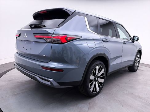 New 2026 Mitsubishi Outlander SE image 6