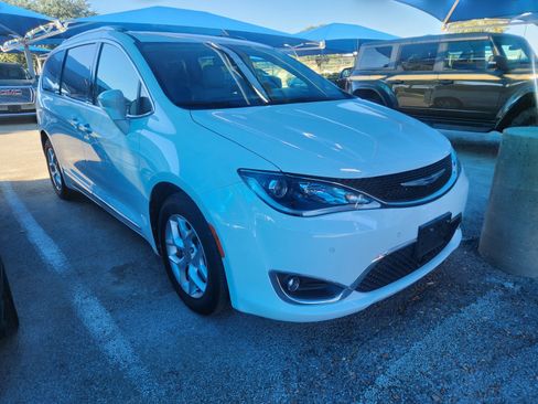 Used 2020 Chrysler Pacifica Touring-L Plus w/ Tire & Wheel Group FWD image 1