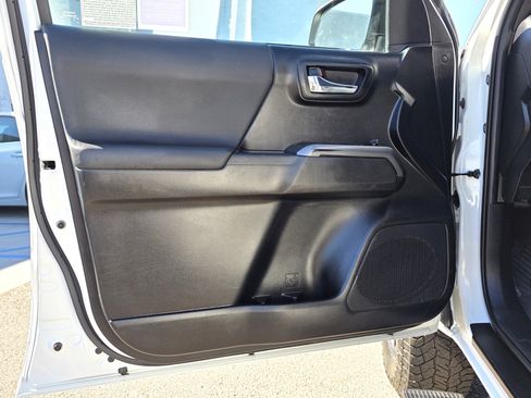 Used 2021 Toyota Tacoma TRD Off-Road w/ Technology Package image 11