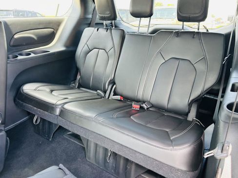 Used 2023 Chrysler Pacifica Touring-L w/ S Appearance Package FWD image 27