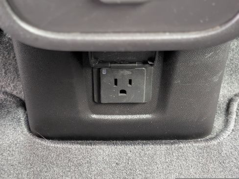 Used 2024 GMC Terrain SLT image 37