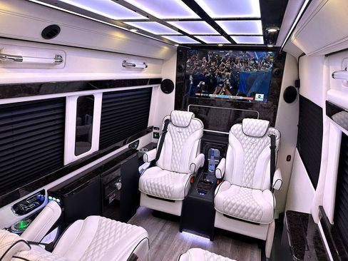 Used 2024 Mercedes-Benz Sprinter 3500 image 25