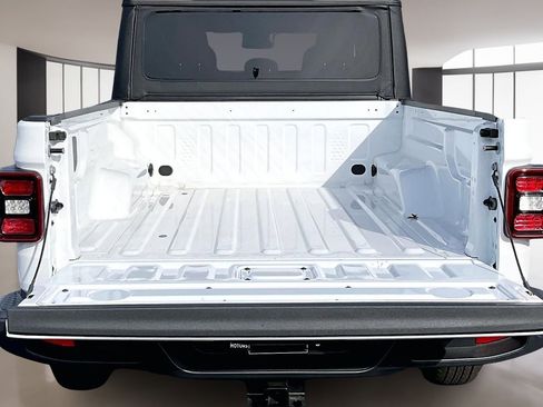 New 2025 Jeep Gladiator Sport AWD/4WD image 26