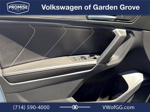 Used 2023 Volkswagen Tiguan SE w/ Panoramic Sunroof Package FWD image 12