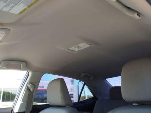 Used 2016 Toyota Corolla LE FWD image 6