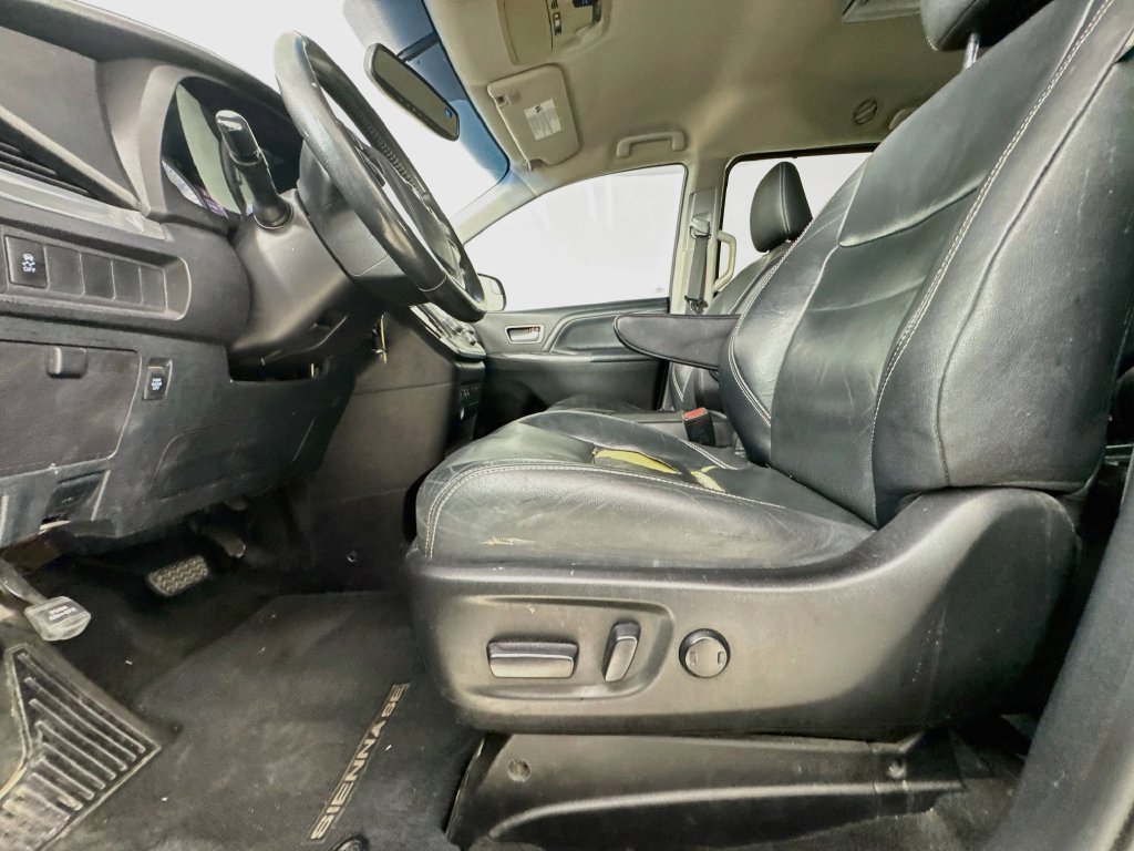 Used 2016 Toyota Sienna SE FWD image 22