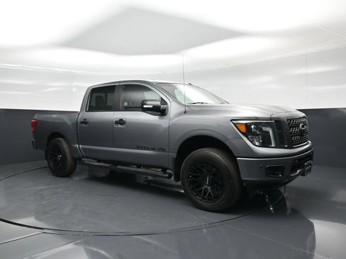 Used 2019 Nissan Titan SV w/ SV Convenience Package RWD image 25