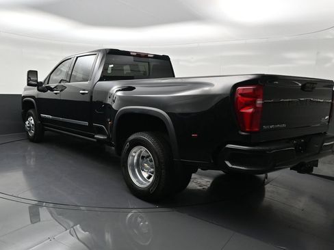 Used 2026 Chevrolet Silverado 3500 High Country w/ High Country Premium Package AWD/4WD image 3