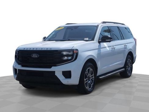 Used 2025 Ford Expedition Active AWD/4WD image 1