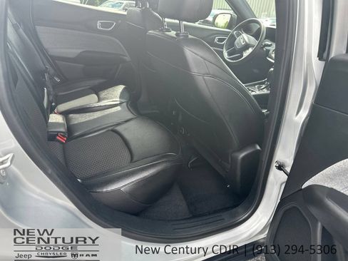Used 2024 Jeep Compass Latitude AWD/4WD image 16