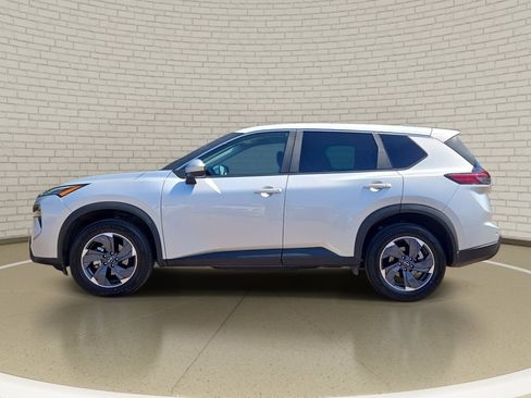 Used 2025 Nissan Rogue SV FWD image 8